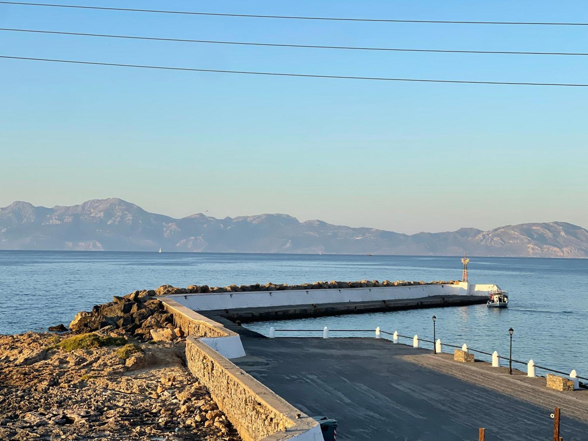 Kasos Almyra Beach Suites Frý Екстериор снимка
